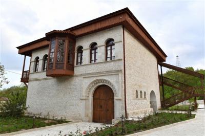 Azərbaycan və Özbəkistan dövlət başçıları Şuşada Bülbülün ev-muzeyində, Mehmandarovların malikanə kompleksində olublar