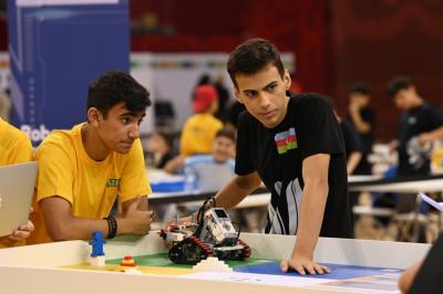 Yeniyetmə və gənclər arasında keçirilən VI Robot Olimpiadasının açılışı olub
