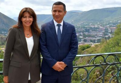 Parisi zibildən təmizləmək əvəzinə Xankəndiyə soxulmağa çalışan mer...