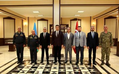 Prezidentin səlahiyyətli nümayəndəsi təmas xəttindəki vəziyyətlə maraqlandı