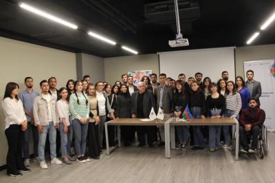 Xalq şairi Ramiz Rövşən gənclərlə görüşüb