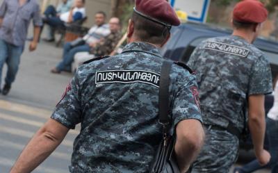 Ermənistanda yerli sakinləri döyən vəzifəli şəxslər güllələndi