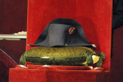 Napoleonun papağı 1,9 milyon avroya satıldı