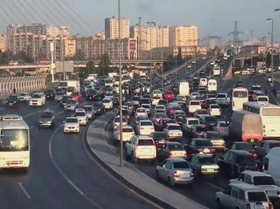 Artan yol qəzaları: yüksək sürət, qaranlıq yollar, sürücü səhlənkarlığı
