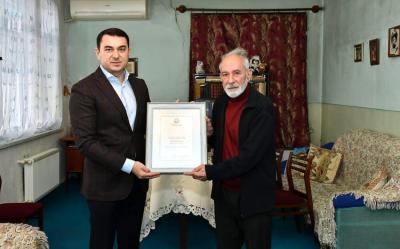 Mədəniyyət naziri tanınmış kinorejissorun evinə gedib