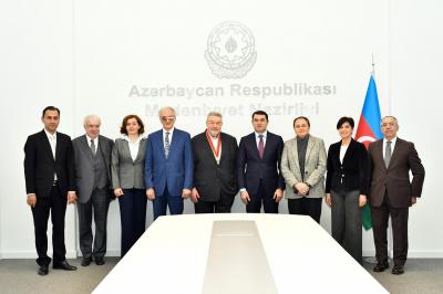 Yuli Qusmana “Şərəf” ordeni təqdim edilib