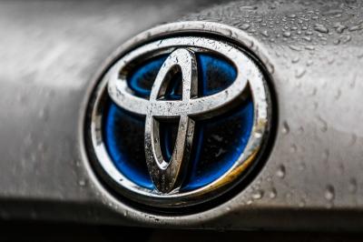 "Toyota" 1,1 milyon avtomobilini geri çağıracaq