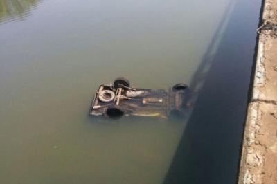 Yevlaxda maşın kanala düşüb -  bir nəfər ölüb
