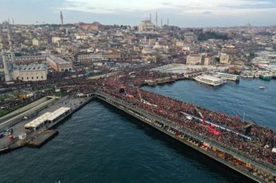 İstanbulda Türkiyə tarixinin ən böyük yürüşlərindən biri keçirilir