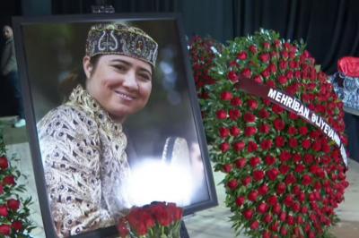 Mehriban Əliyeva Aygün Bəylərin vida mərasiminə əklil göndərib