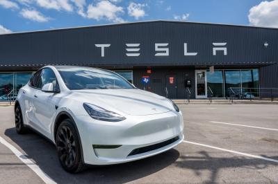 "Tesla" 2024-cü ildə daha yavaş böyümə proqnozlaşdırır
