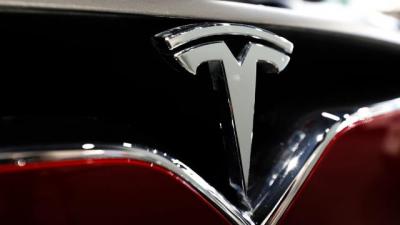 "Tesla" 200 min avtomobilini geri çağırır
