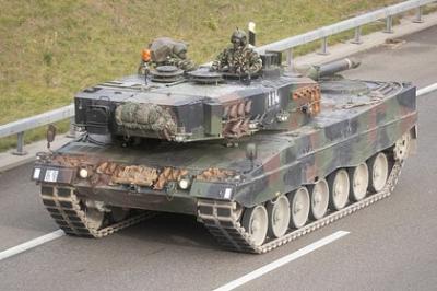 İsveçrə Almaniyaya 9 "Leopard 2 A4" tankı göndərib