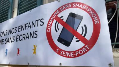 Fransada ictimai yerlərdə mobil telefon qadağası