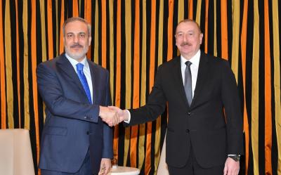 İlham Əliyev Türkiyənin xarici işlər naziri ilə görüşüb