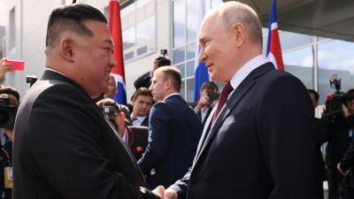 Putin Kimə Rusiya istehsalı olan avtomobil hədiyyə edib