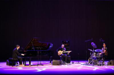 Heydər Əliyev Mərkəzində dünyaşöhrətli pianoçu Alfredo Rodrigesin triosu ilə konserti olub