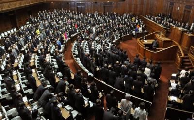 Yaponiya hökumətinin reytinqi rekord düşüb