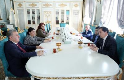 AMEA-nın prezidenti Tatarıstan Elmlər Akademiyasının institut direktoru ilə görüşüb