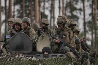 Ukrayna hərbçiləri sursat çatışmazlığı fonunda mövqelərini qoruya bilmirlər