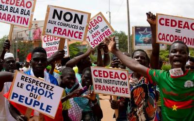 “Observer Online” Fransa diplomatlarının Burkina-Fasodan qovulmasından yazıb