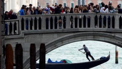 Venesiya gündəlik ziyarətçilərdən 8 gündə 700 min avro qazanıb