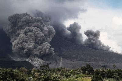 İndoneziyada İbu vulkanı püskürüb