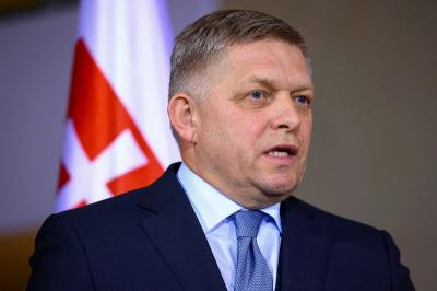Slovakiyanın Baş naziri silahlı hücumda yaralanıb
