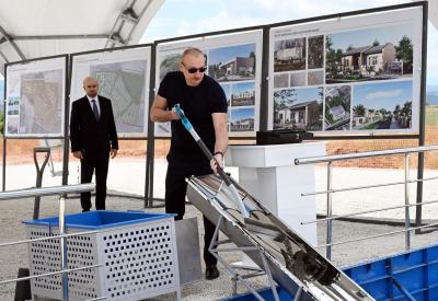 İlham Əliyev Cəbrayıl rayonunun Böyük Mərcanlı kəndinin təməlini qoyub