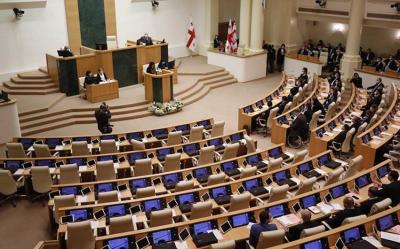 Gürcüstan parlamenti Prezidentin "Xarici agentlər" haqqında qanuna vetosunu ləğv edib