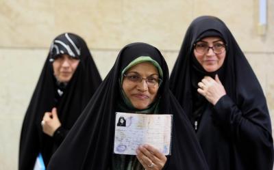 İranda prezidentliyə iddialı ilk qadın namizədliyini geri götürüb