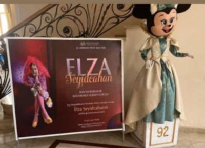 Elza Seyidcahan “kukla”lara mahnı oxudu