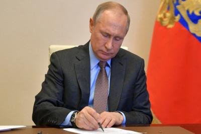 Putin kriptovalyuta ticarətinə icazə verən qanunu təsdiqləyib