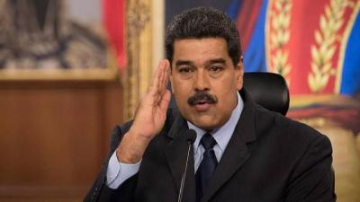 Maduro canlı yayımda "WhatsApp"ı silib