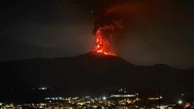 Etna vulkanı yenidən püskürüb