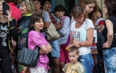 Macarıstan ukraynalı qaçqınlara yardımı kəsir