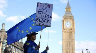 Conson Makronun “Brexit”i pozmaq cəhdlərindən danışıb