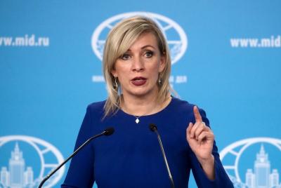 Zaxarova Ermənistanda Rusiya əleyhinə plakata görə ABŞ səfirliyini ittiham edib