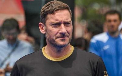 Totti futbolçu karyerasını bərpa edə bilər