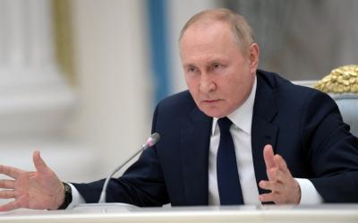 Putin: NATO sərhədlərimiz yaxınlığında zərbə qruplaşmaları formalaşdırır