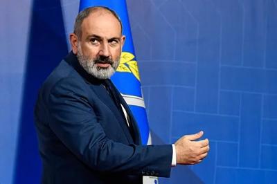 Paşinyan vəzifədən uzaqlaşdırdığı məmurları  votsap vasitəsilə məlumatlandırıb