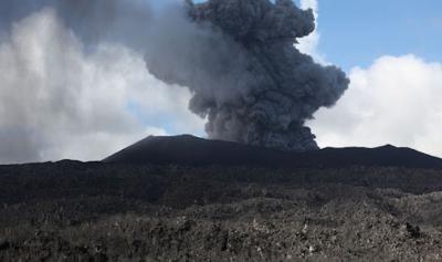 Halmahera adasındakı Dukono vulkanı püskürməyə başlayıb
