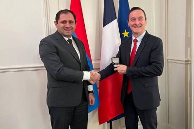 Papikyan yenidən Fransada - Paris İrəvanı tam olaraq hərbləşdirir