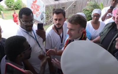 Makron Mayottada etirazla qarşılandı -  təhqir olundu, fitə basıldı