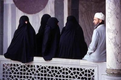Rusiya Müsəlmanları Ruhani idarəsi çoxarvadlılıqla bağlı verdiyi fətvanı geri götürüb