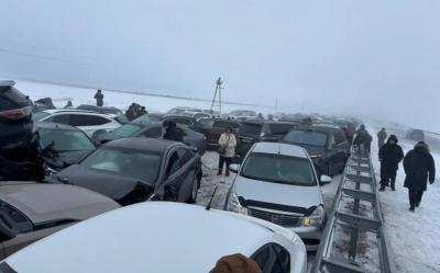 Qazaxıstanda 95 avtomobil toqquşdu - 10 nəfər yaralandı