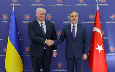 Ukrayna və Türkiyə XİN rəhbərləri Yaxın Şərqdəki vəziyyəti müzakirə etdilər