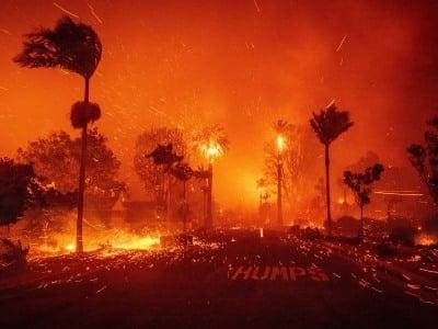 Tramp Kaliforniyadakı yanğınları nüvə hücumu ilə  müqayisə etdi