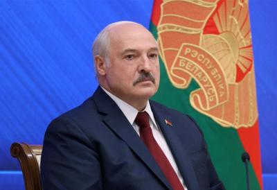 Lukaşenko 15 məhbusu əfv etdi