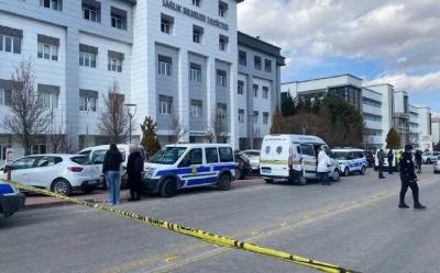 Türkiyədə universitetə silahlı hücum olub, ölənlər və yaralananlar var